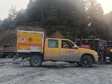 广西1吨无轨防爆器材运输车